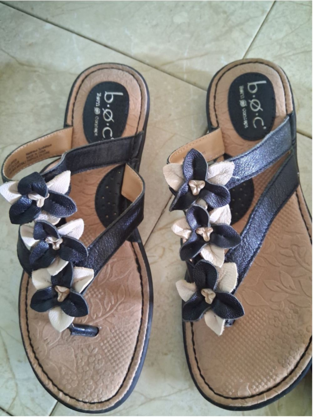 BOC Strappy Sandals Women's Shoes Thongs Flip Flops Slide Size 8 Black White